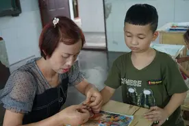 乡村里的教书人：常带指甲刀上课的“杨妈妈”图片