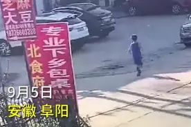 孩子怕打针逃离医院50公里，民警出动寻人，监控视频里看到他一直在走图片