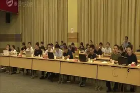 奉贤举行第148次“区长网上办公”网民踊跃参与共提出82个问题和建议视频封面