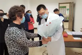 他们从武汉来，他们来长春感谢一位医生图片
