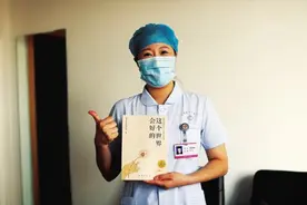 荣誉是对自己更严格的鞭策图片