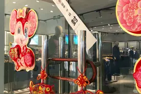 知名品牌加盟店跑路，家长退款无门，总部能“择”干净？图片