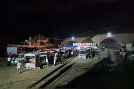 广西百色一在建隧道坍塌9人被困，生命探测仪暂未发现生命迹象图片