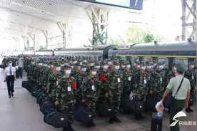 出发！2020年入伍新兵开启军旅生涯图片