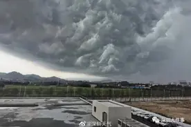 双彩虹还有闪电“同框”奇景图片