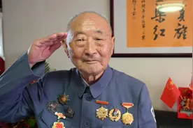 抗战胜利75周年，96岁的抗战老兵鲍奇忆往昔峥嵘岁月视频封面
