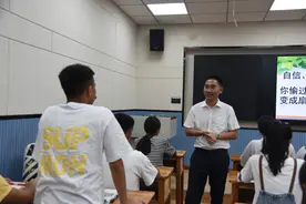 12年前“千里背母上大学”的主人公，现在怎么样了？图片