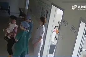 超暖心！手术室外6个月大婴儿饿得嗷嗷大哭，聊城两护士接力喂奶视频封面