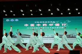 八段锦，就这？可能你不知道的还有很多……小编带你走进河中医，一起来了解！图片