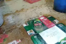 济南槐荫区一饭店厨房下水管道污水倒灌1个月 多方反映至今无人解决图片