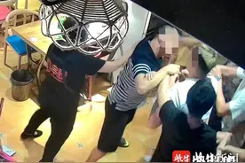 因争用厕所发生冲突 7名男子酒后互殴被拘留图片