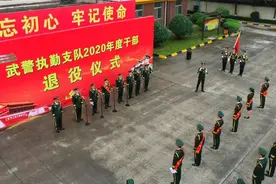 最后一个军礼图片
