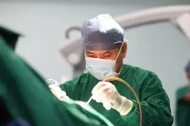 英雄是怎样炼成的？曾创造了生命奇迹的医生委员这样说图片