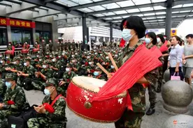 图说怀化｜怀化市首批135名新兵奔赴部队图片