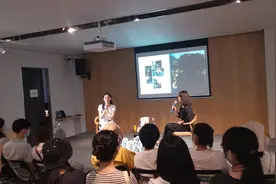 用漫画记录下自己的“生活蒙太奇”，天然携新作来南京，“爱吃鸭血粉丝，也爱逛六朝博物馆“图片