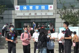 41秒｜绑绷带体考、偶像张继科、希望进校队……乒乓球体育特长新生的训练之路图片
