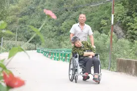 西峡农民冯祖富连续16年照料生病的妻子“只要我能动弹，就不会撂下她不管”图片