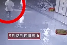 女子凌晨小区内被男子强抱，保安竟无视？！官方通报→图片