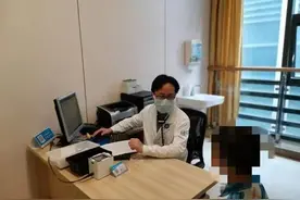 11岁男孩一到学校就喊肚子疼！大家都责怪他“作”、“不想上学”，真相让父母自责图片