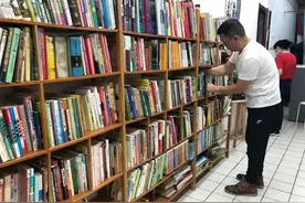 济南有家“诚信”借书馆，所有书籍免费借，押金也不要图片