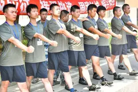 无锡“95后”小伙真棒！选择二次参军图片