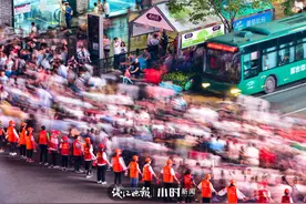 街头摄影节㉑｜从你的笑容里，我看到了你眼中的“美好生活”图片