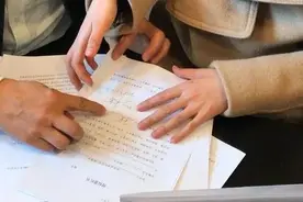 “让不让人寒心！”杭州大妈搞卫生翻出老公小金库：200万！这钱她想争回来……图片
