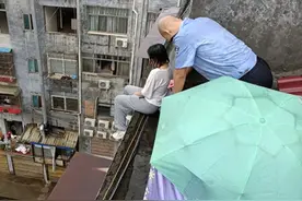 这一跪，让人肃然起敬图片