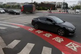 徐州路口，出现“红月”图片