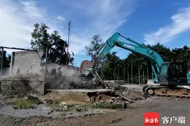 乐东万冲镇依法拆除违法水泥制品厂图片