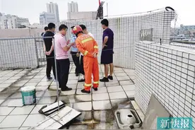 因19岁女友从自己住处搬离 18岁男子欲跳楼轻生图片