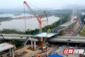 芙蓉大道快改项目（湘潭段）一期桥梁全线合龙图片