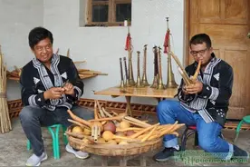 脱贫后 他成了传承人图片