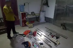 5把枪，600发子弹！民警在他家发现“军火库”……图片