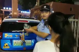 车身贴“胡迪”“巴斯光年”玩偶，车主被罚200元记2分图片