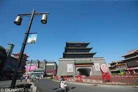 河南开封：天高云淡景色美图片