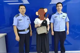 杭州21岁姑娘西湖边和男友吵架，男友一脚油门走了...突然发现10多万的爱马仕包包没了图片