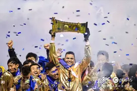 申花队长莫雷诺获颁“白玉兰纪念奖”，这些体育人都曾获殊荣图片