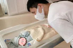 宁桓宇官宣得子喜讯！网友催促华晨宇：快寄尿布图片