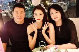 关晓彤23岁生日 关爸：希望女儿做一名德艺双馨的好演员图片