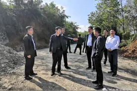 甘肃能源化工集团有限公司在西坡镇调研“8.12”特大暴洪泥石流受灾情况图片