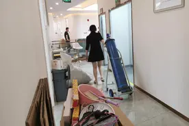 “免费整容”后女子“被贷款”十几万 美容院：系中介行为图片
