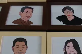 两名学生给全院39名老师画卡通肖像 老师：很开心 很温馨视频封面