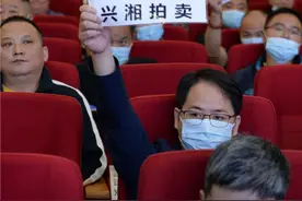 常德今年第二场公务旧车拍卖会受追捧，旧车底价最高翻27倍图片