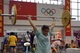 6破世界纪录的教练带领陕西女子举重队 为全运会做准备图片