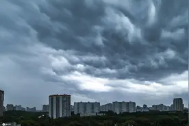 俄罗斯莫斯科黑云压城风雨欲来 大片既视感图片