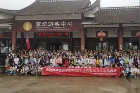 李坑迎来千人的“写生大军”, 满屏的大长腿与小鲜肉令人心情澎湃图片