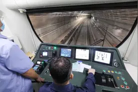 北京地铁16号线中段、房山线北延今日起试运行图片
