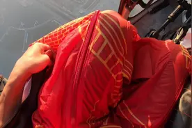 张树鹏完成航母上空翼装飞行视频封面