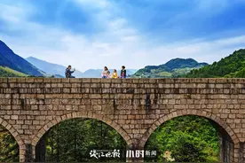街头摄影节㉖｜久违的阳光、甜丝的桂香、火红的柿子……这是你向往的美好生活吗？图片